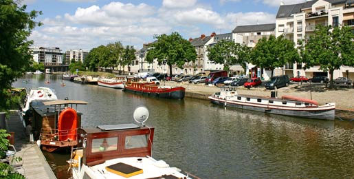 Hyra husbil Nantes