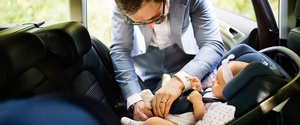 Guide till bilbarnstolar - vad gäller när du ska hyra bil?